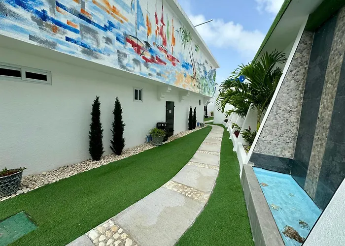 Hospitality Expert Bts 1 Pool Chef * Montego Bay
