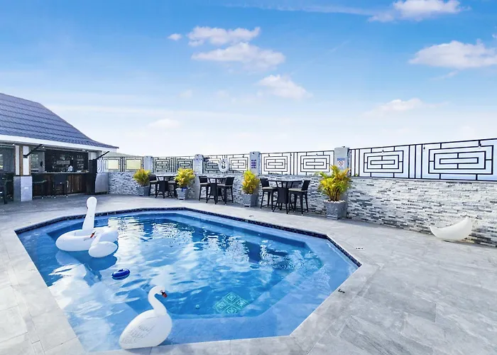 Hospitality Expert Bts 1 Pool Chef Holiday home