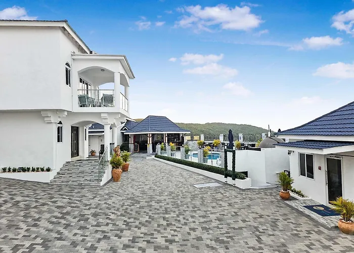 Hospitality Expert Bts 1 Pool Chef Holiday home *